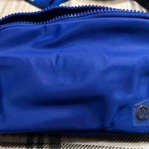 lululemon athletica Crossbody Bag in Riverside silver